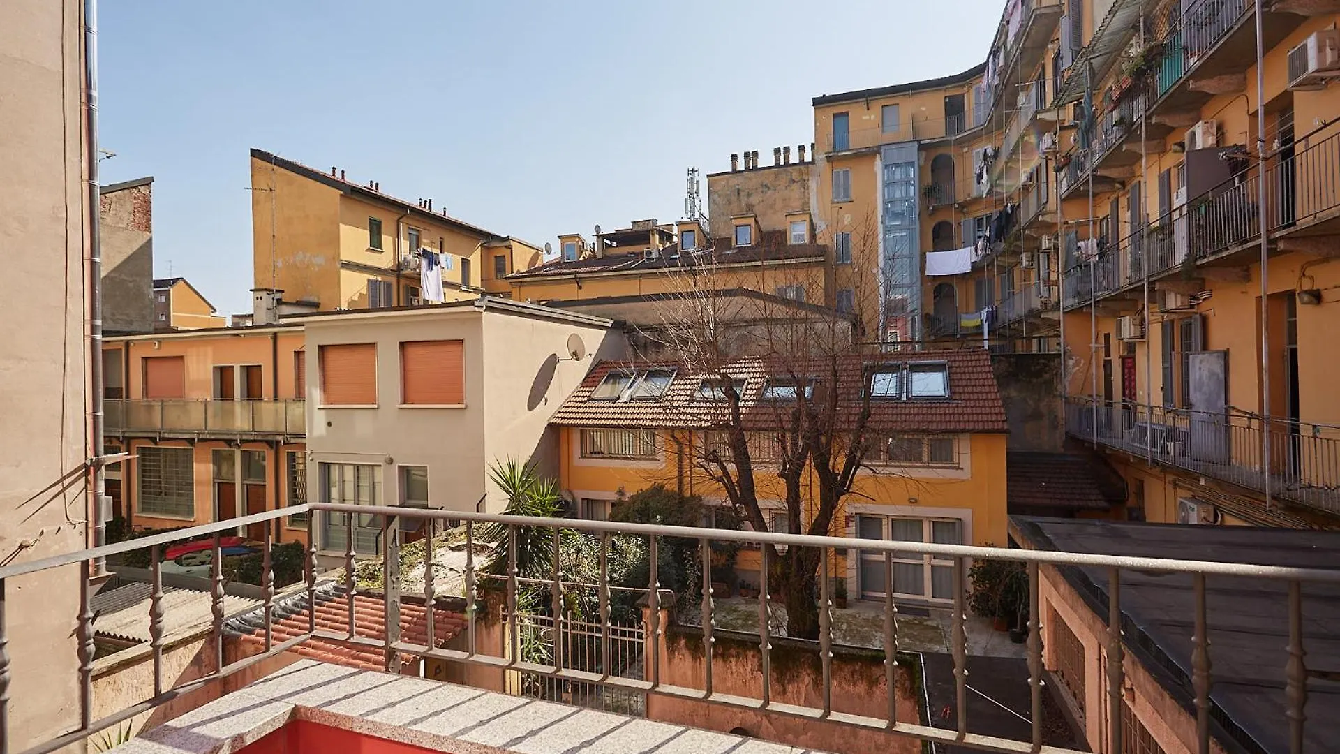 Broglio Studios Milan 0*,